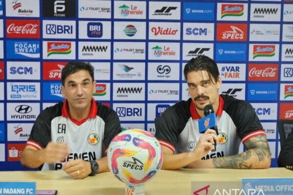 Pelatih Carlos Almeida Tak Memberikan Beban Berlebihan kepada Pemain Semen Padang