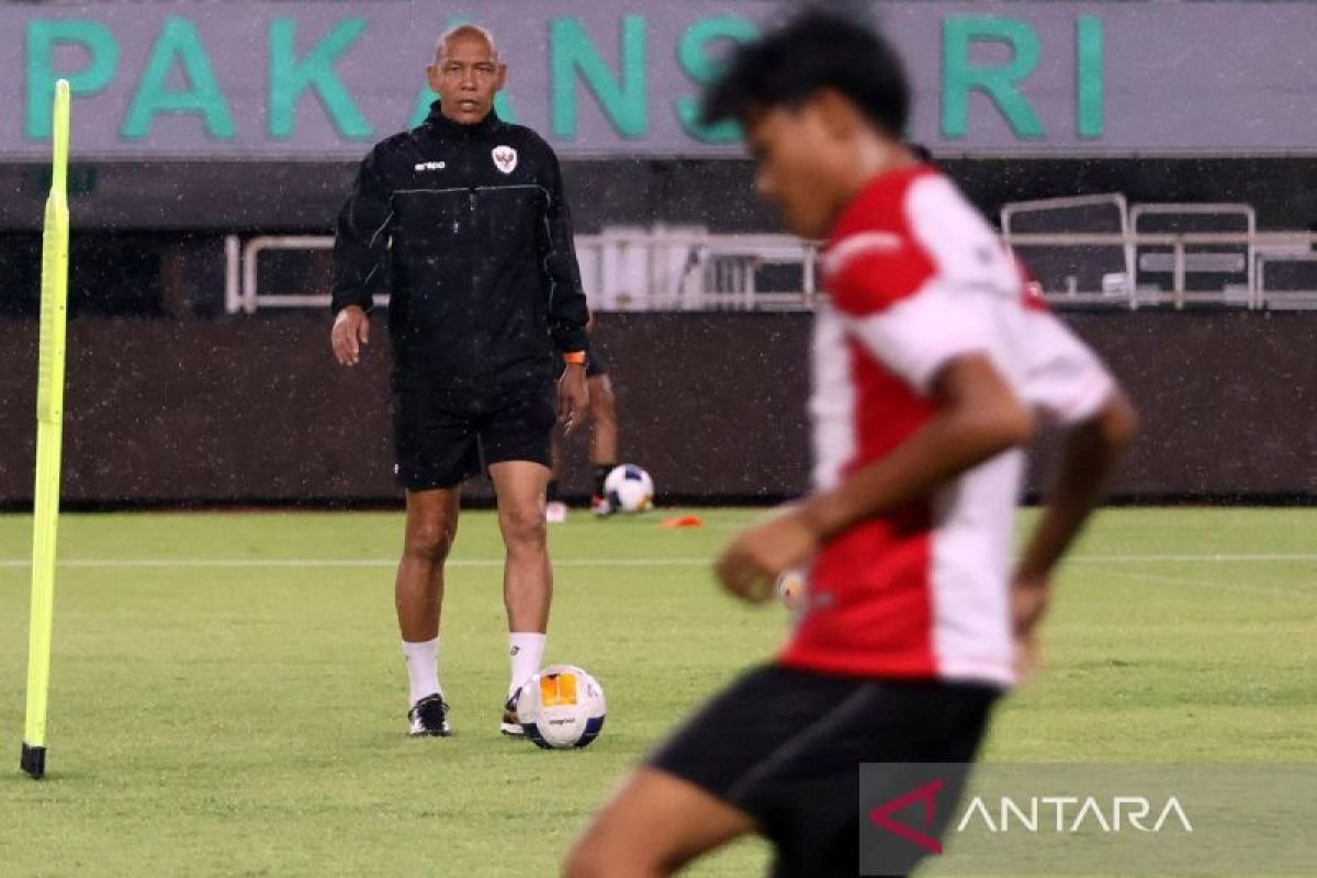 Nova Arianto Menargetkan 30 Pemain untuk Tim Baru U-17