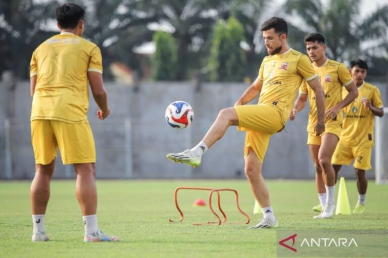 Berikut beberapa alternatif judul untuk “Madura United Bidik Beken Asing Anyar Asal Afrika”:

1. “Madura United Sasar Pemain Asing Baru dari Afrika”
2. “Madura United Mengincar Talenta Afrika untuk Perkuat Tim”
3. “Madura United Fokus pada Rekrutmen Pemain Asing dari Afrika”
4. “Perekrutan Pemain Afrika: Target Baru Madura United”
5. “Madura United Bidik Bintang Baru dari Benua Afrika”
6. “Madura United Lirik Pemain Beken Afrika untuk Rangkaian Musim Depan”
7. “Jajaki Pemain Asing Afrika, Madura United Siapkan Strategi Baru”
8. “Madura United Optimis Dapatkan Pemain Asing Berkualitas dari Afrika”

Semoga salah satu judul ini cocok untuk kebutuhan Anda!