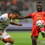 Gol Debut Bruno Tubarao Jaga Rekor Tak Terkalahkan Persija" dapat diubah menjadi "Bruno Tubarao Cetak Gol Debut dan Pertahankan Rekor Tak Terkalahkan Persija".