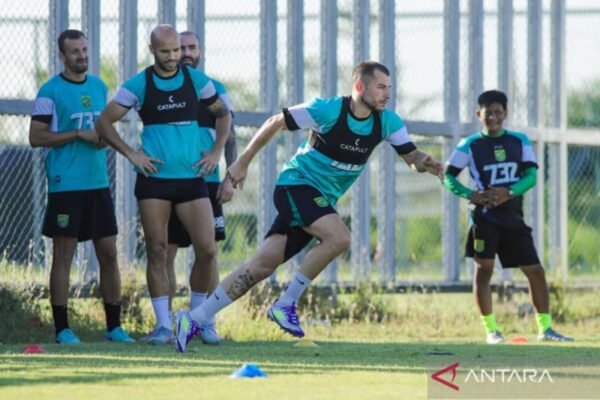 “Tidak Perlu Khawatir: Eduardo Perez Optimis Mihailo Perovic Akan Segera Tampil Tajam”