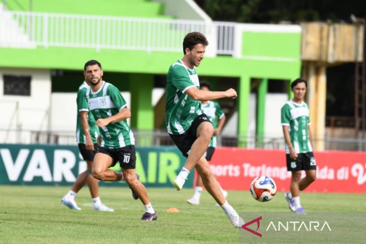 Berikut adalah beberapa alternatif judul untuk "PSMS Medan Usung Misi Curi Poin dari Persekat Tegal":

1. "PSMS Medan Targetkan Poin Penuh di Tandingan Melawan Persekat Tegal"
2. "Misi PSMS Medan: Raih Poin dari Persekat Tegal"
3. "PSMS Medan Bersiap Curi Poin Saat Hadapi Persekat Tegal"
4. "Misi Ambisius PSMS Medan: Curi Poin di Markas Persekat Tegal"
5. "Laga Krusial: PSMS Medan Berambisi Curi Poin dari Persekat Tegal"
6. "PSMS Medan Optimis Dapatkan Poin di Tandingan Melawan Persekat Tegal"
7. "PSMS Medan Ingin Curi Poin Penting di Pertandingan Melawan Persekat Tegal"

Semoga salah satu judul ini sesuai dengan kebutuhan Anda!