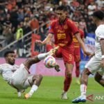 Gol Rizky Ridho ke Gawang Arema FC Masuk Nominasi Puskas Award 2025" bisa diubah menjadi:

"Rizky Ridho Raih Nominasi Puskas Award 2025 Berkat Gol Spektakulernya ke Gawang Arema FC" 

atau 

"Gol Menakjubkan Rizky Ridho ke Gawang Arema FC Terus Melaju ke Nominasi Puskas Award 2025" 

Anda bisa memilih yang paling sesuai atau mengombinasikan keduanya!