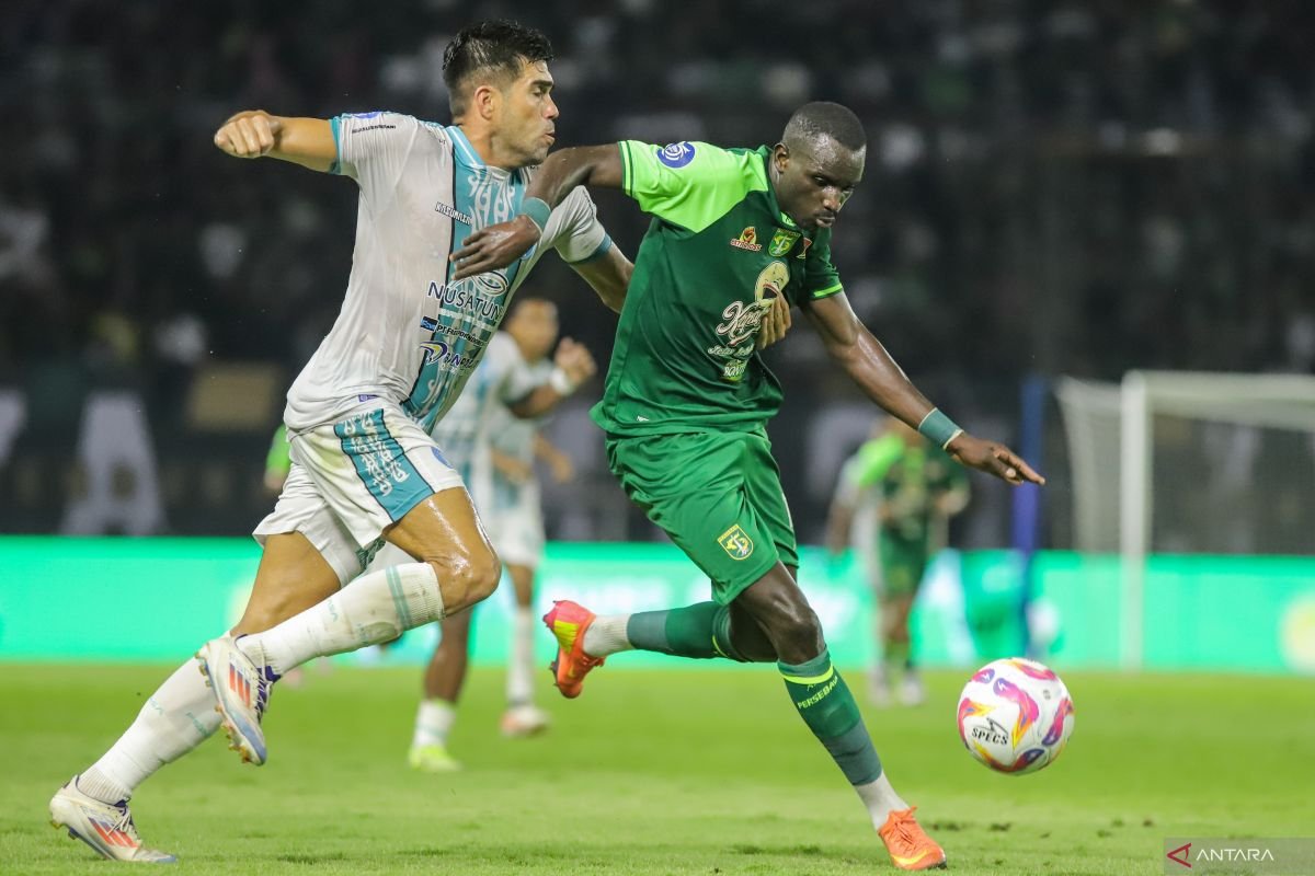 Pertandingan PSBS vs Persebaya Berakhir Imbang dengan Tiga Kartu Merah